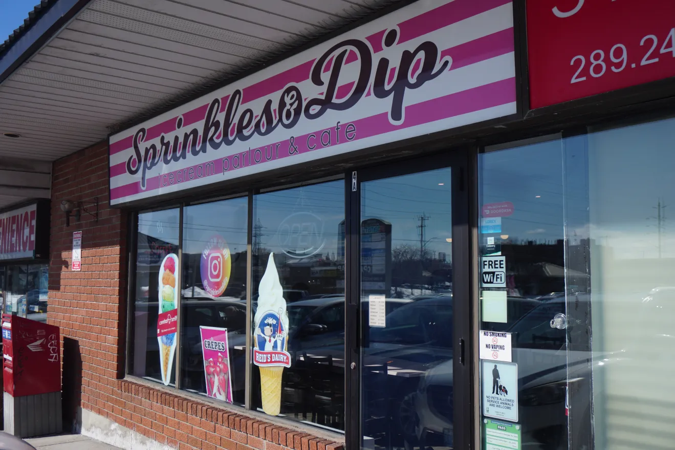Sprinkles and Dip storefront.